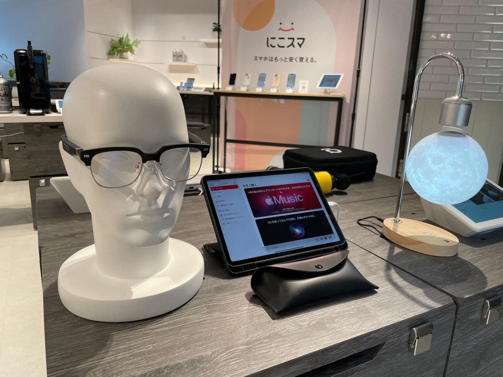 b8taの展示台に並ぶGeeBona X1とMoon G